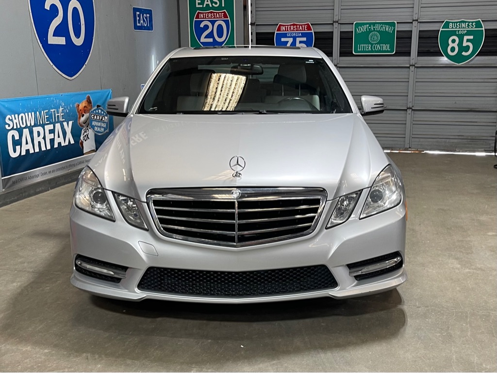 Photo 2 of this MERCEDES-BENZ E-CLASS