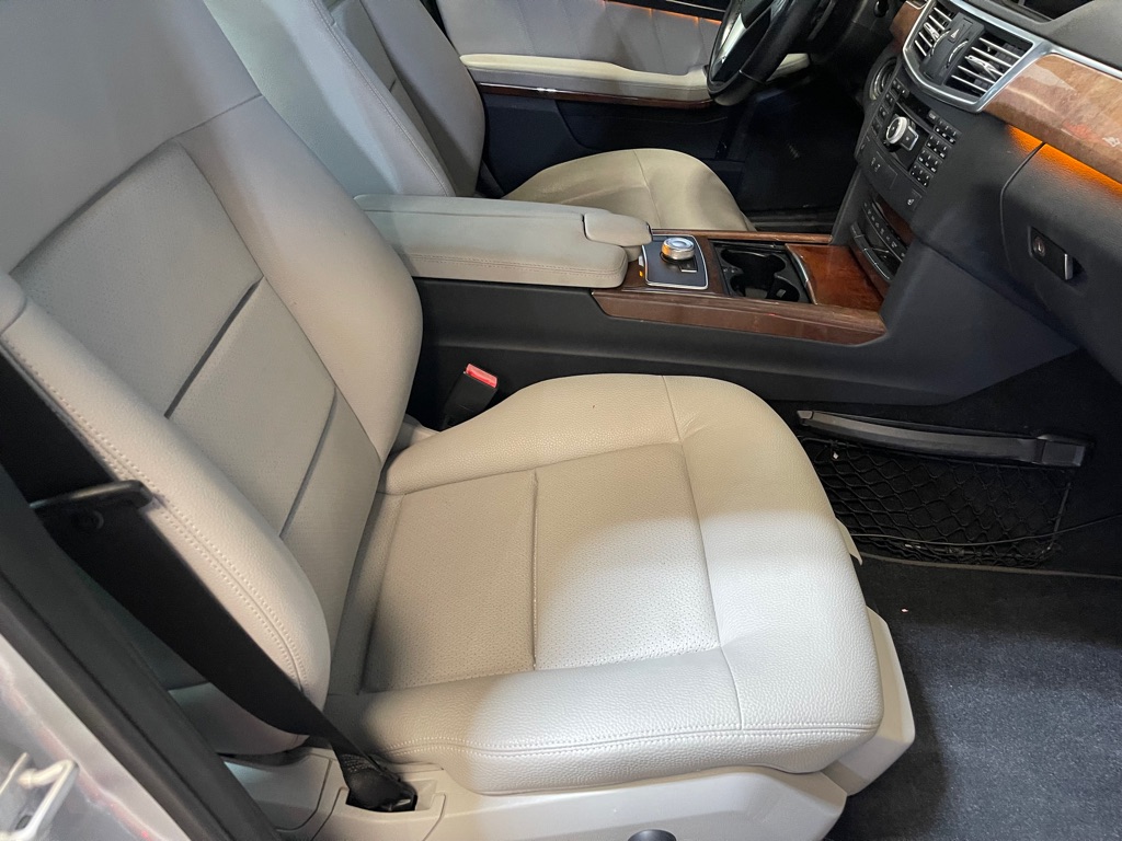 Photo 16 of this MERCEDES-BENZ E-CLASS
