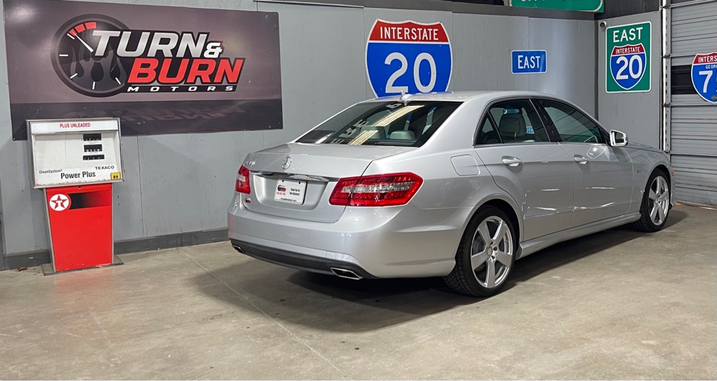 Photo 4 of this MERCEDES-BENZ E-CLASS