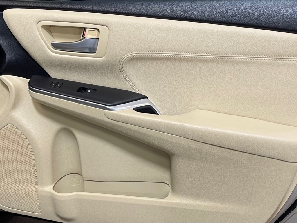 Photo 16 of this TOYOTA CAMRY