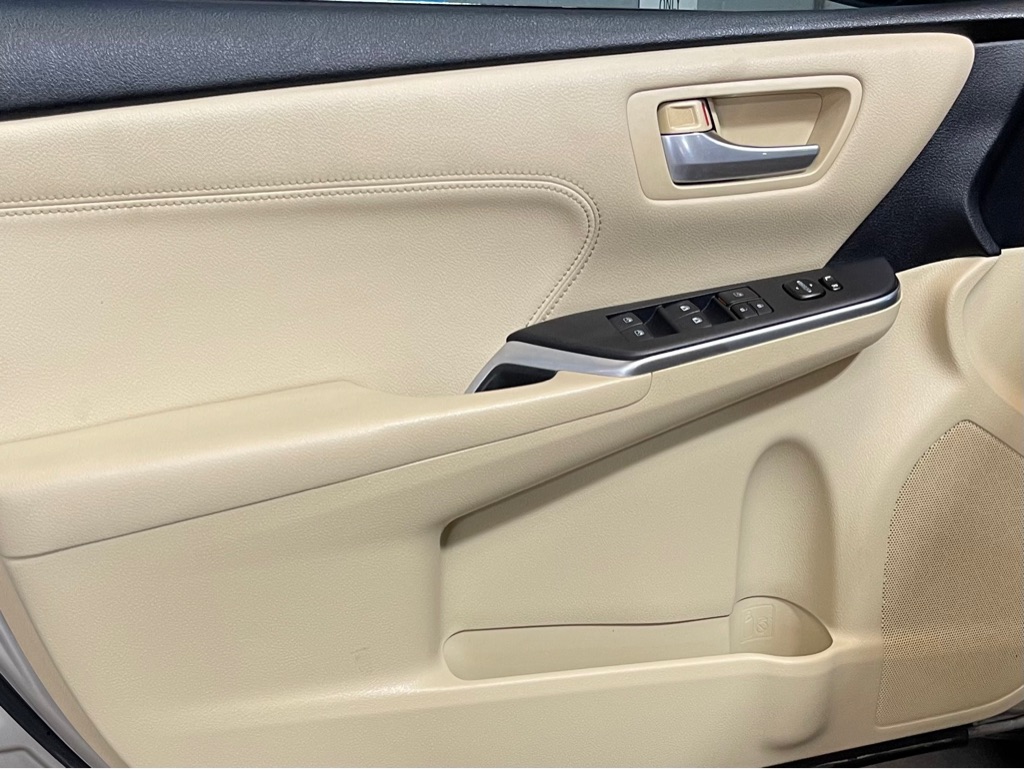 Photo 9 of this TOYOTA CAMRY