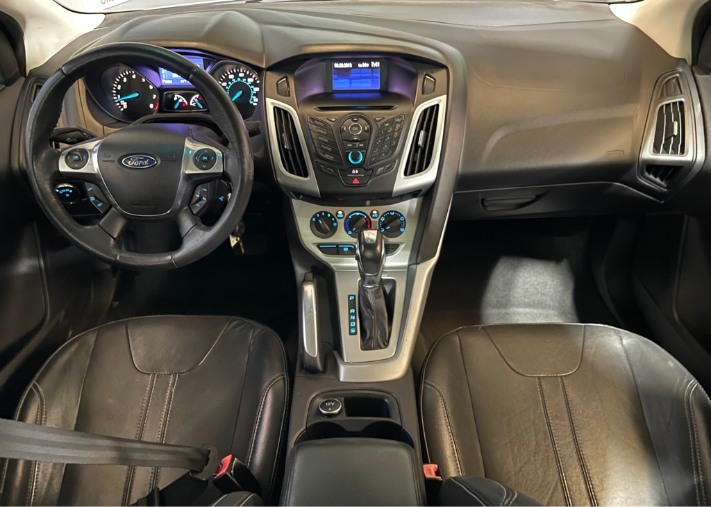 Photo 15 of this FORD FOCUS