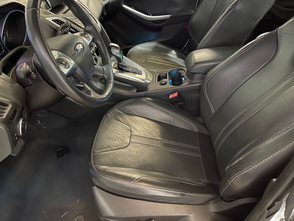 Photo 10 of this FORD FOCUS