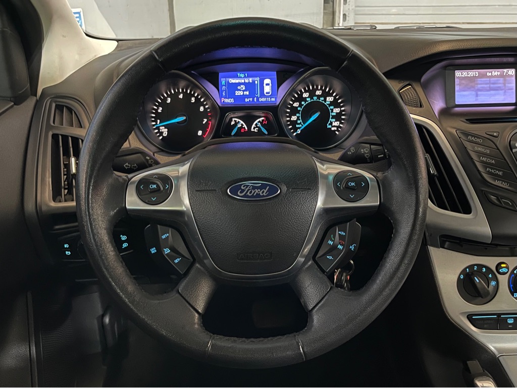 Photo 12 of this FORD FOCUS