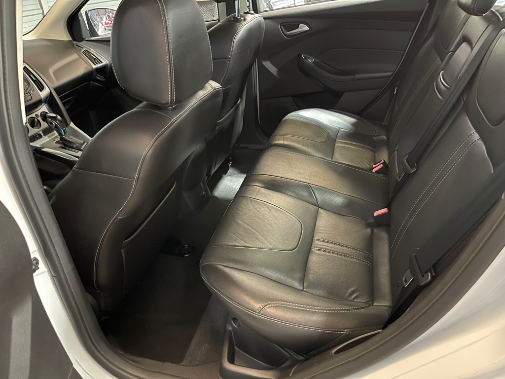 Photo 18 of this FORD FOCUS