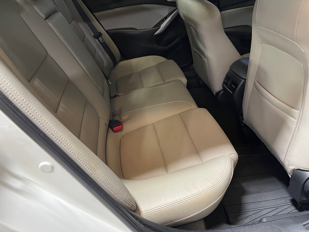 Photo 19 of this MAZDA MAZDA6