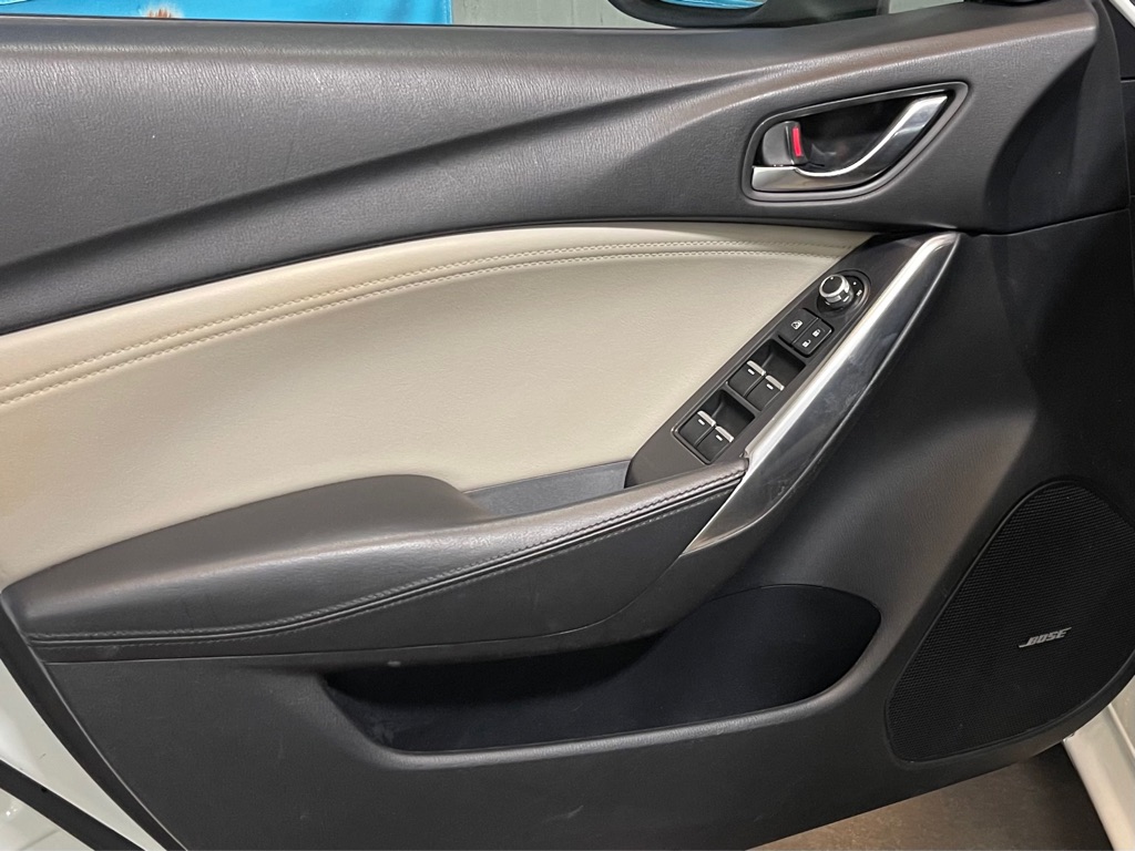 Photo 9 of this MAZDA MAZDA6