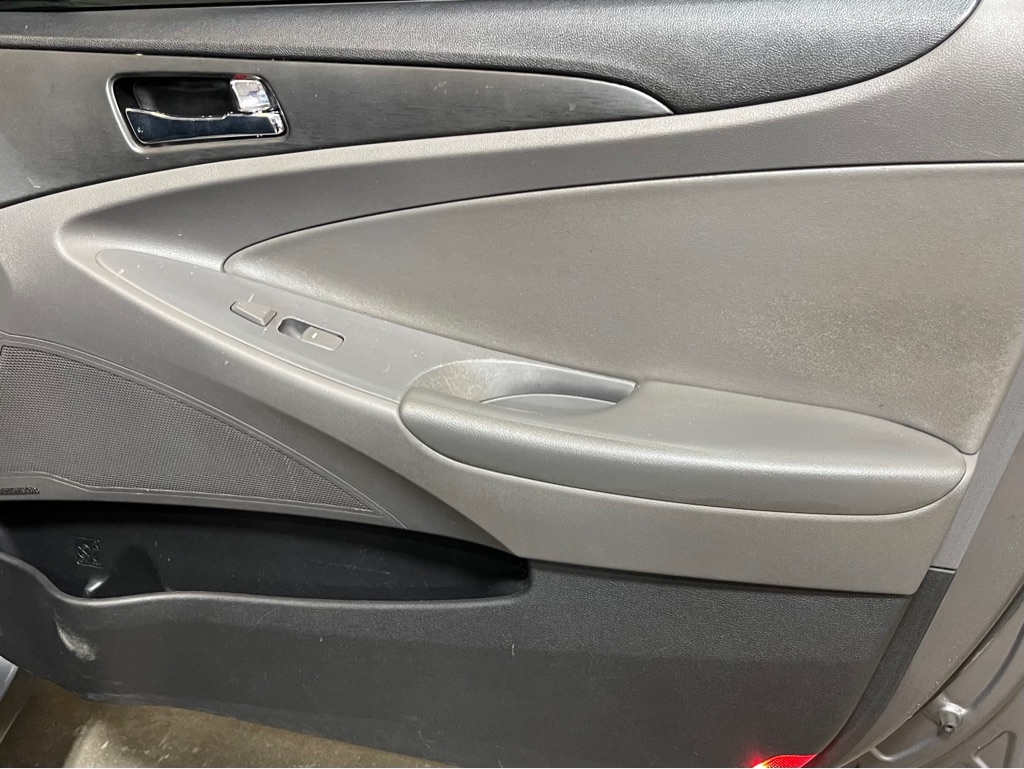 Photo 16 of this HYUNDAI SONATA