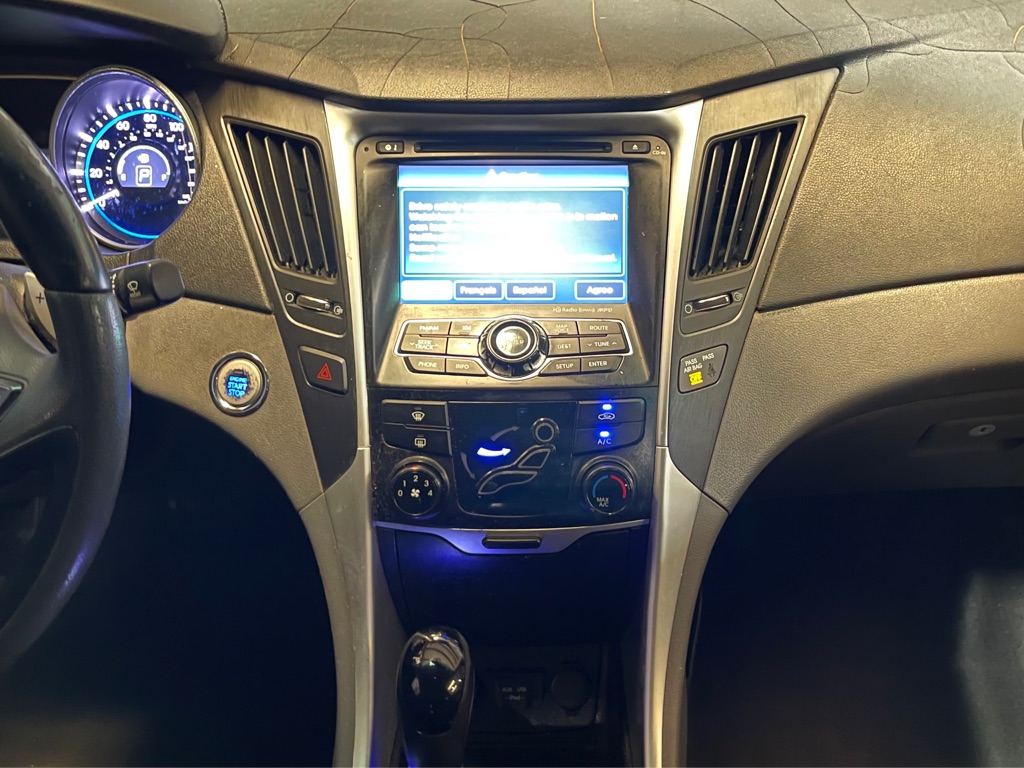 Photo 13 of this HYUNDAI SONATA