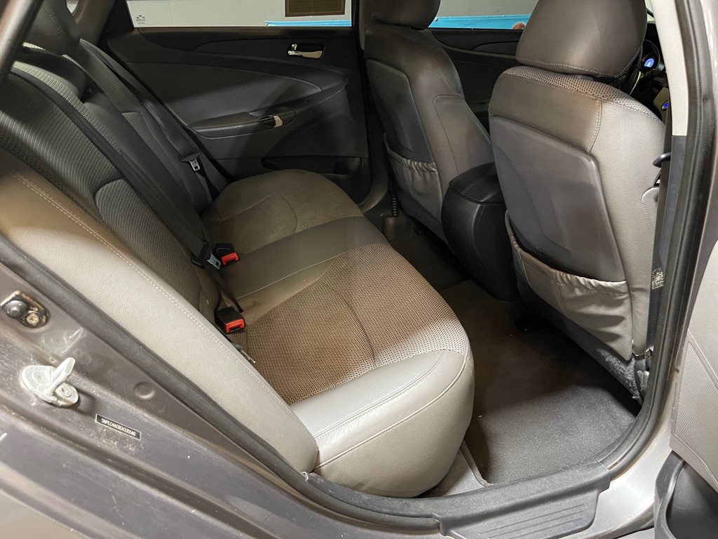 Photo 19 of this HYUNDAI SONATA
