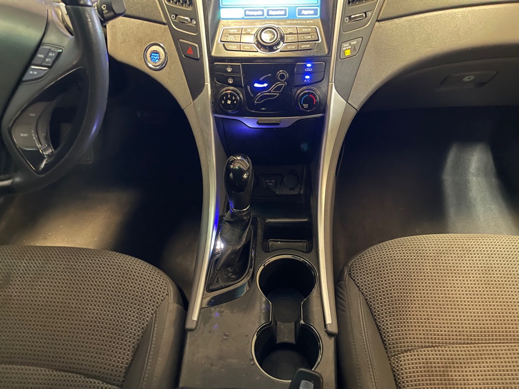 Photo 14 of this HYUNDAI SONATA