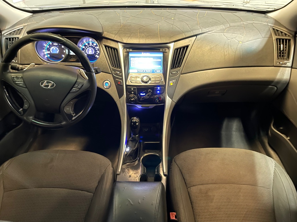 Photo 15 of this HYUNDAI SONATA