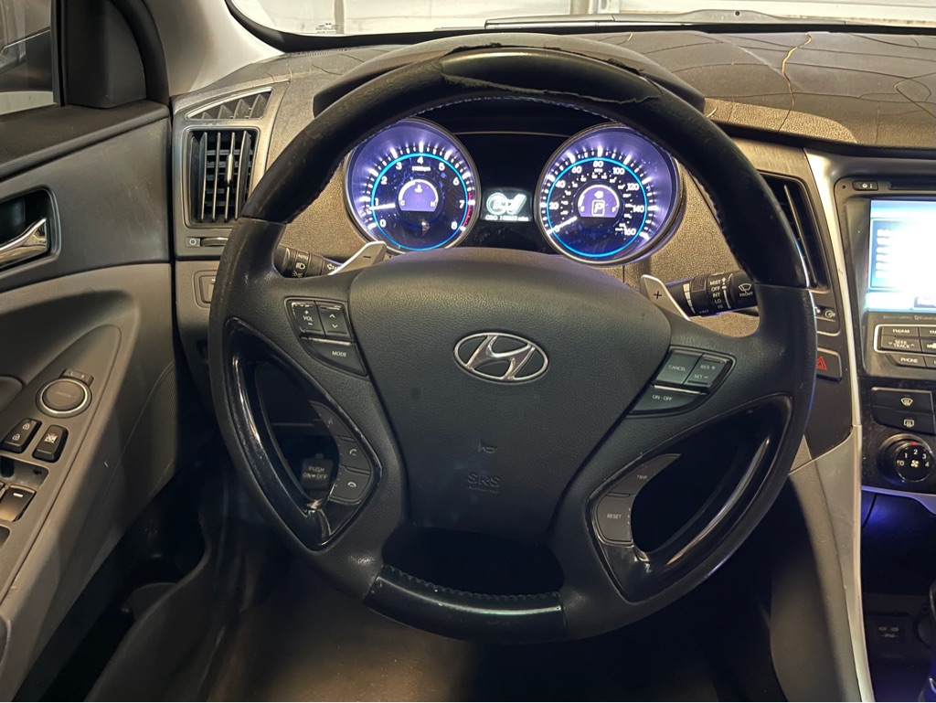 Photo 12 of this HYUNDAI SONATA