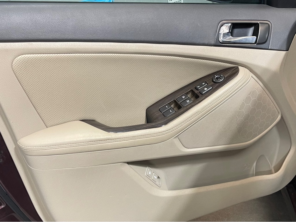 Photo 9 of this KIA OPTIMA