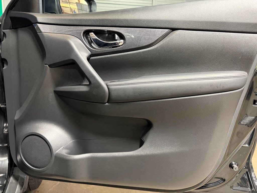 Photo 16 of this NISSAN ROGUE