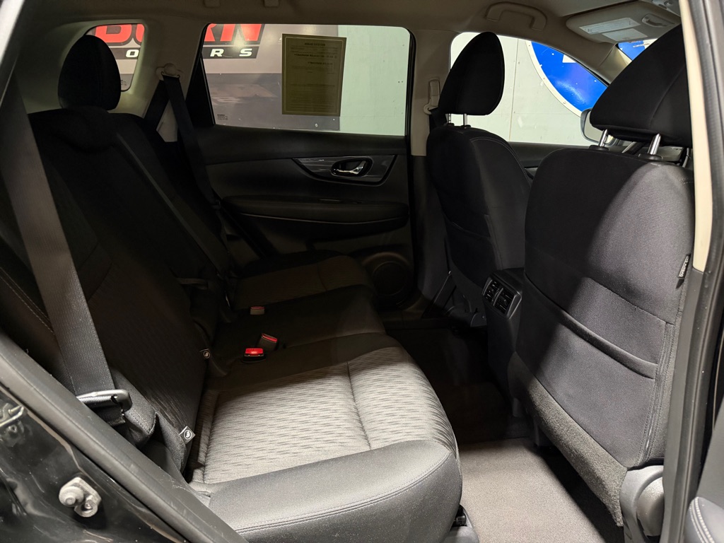 Photo 19 of this NISSAN ROGUE