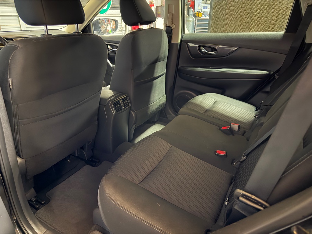 Photo 18 of this NISSAN ROGUE