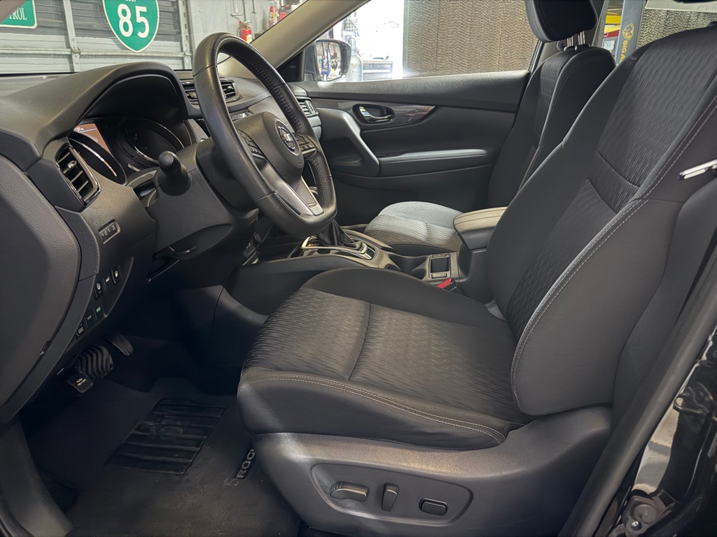 Photo 10 of this NISSAN ROGUE