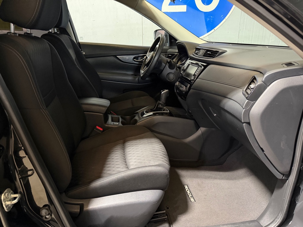 Photo 17 of this NISSAN ROGUE