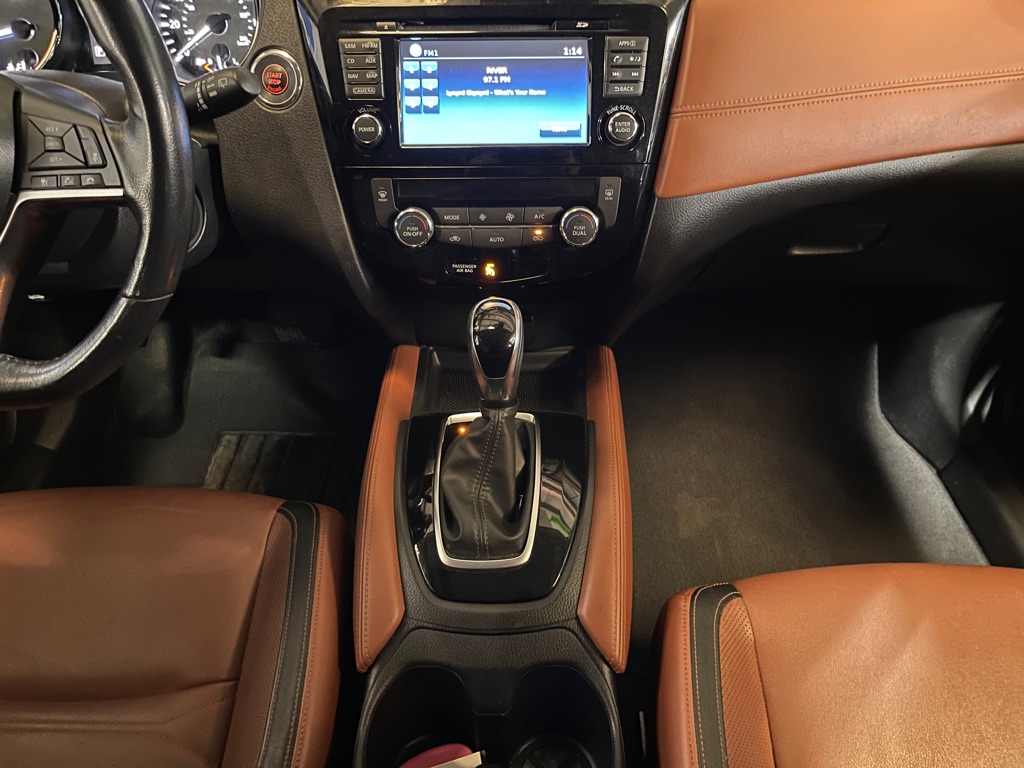Photo 14 of this NISSAN ROGUE