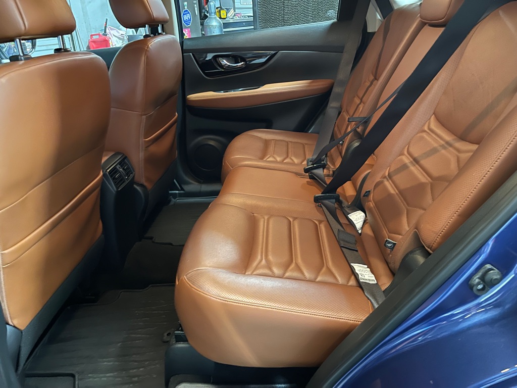 Photo 18 of this NISSAN ROGUE