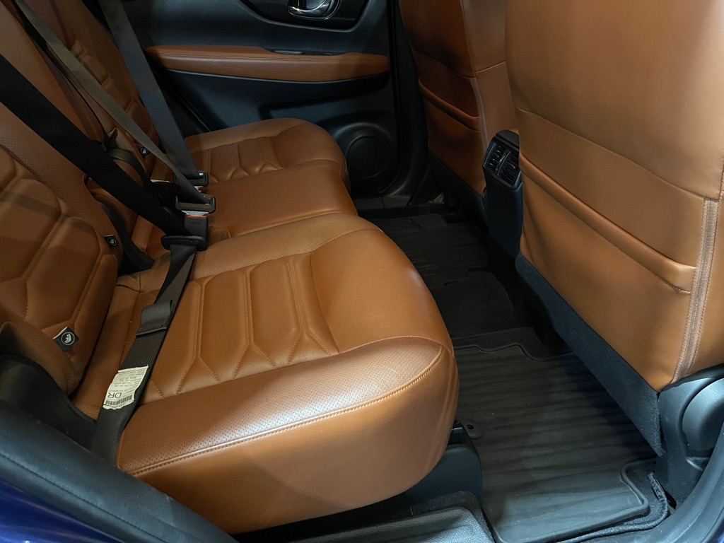 Photo 19 of this NISSAN ROGUE