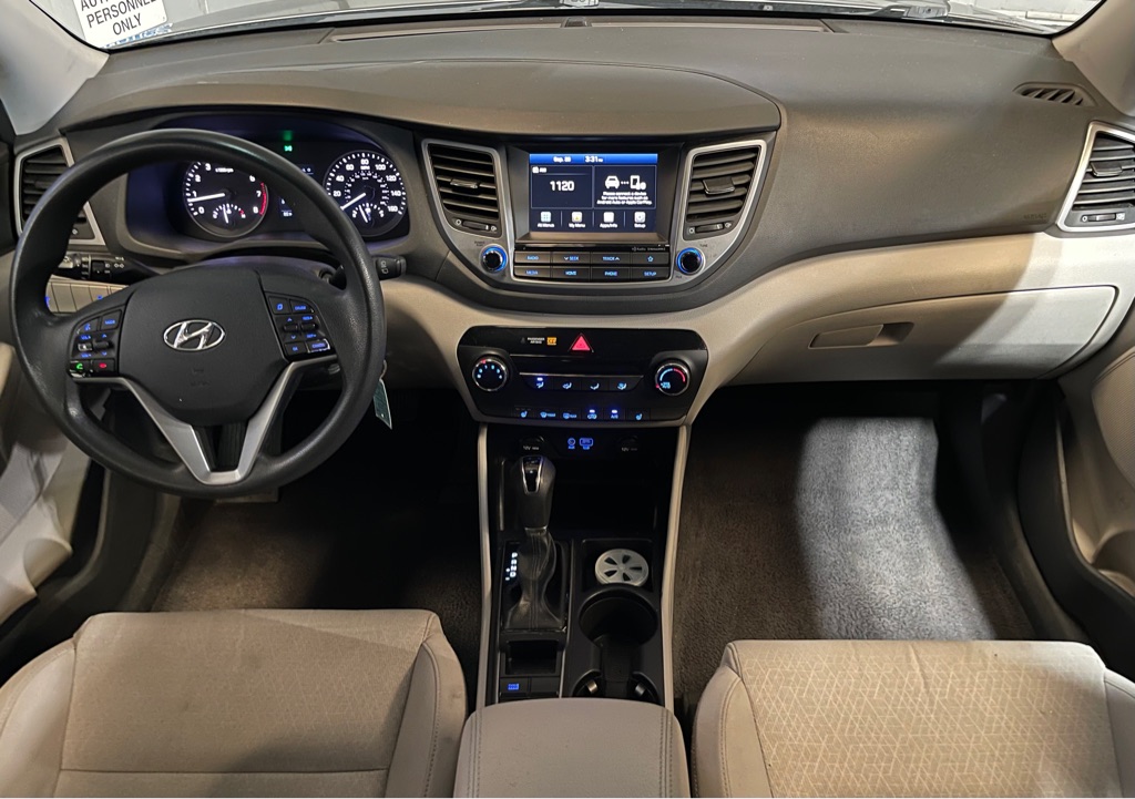 Photo 15 of this HYUNDAI TUCSON