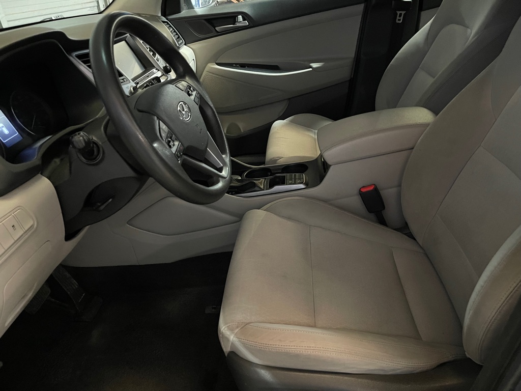 Photo 11 of this HYUNDAI TUCSON