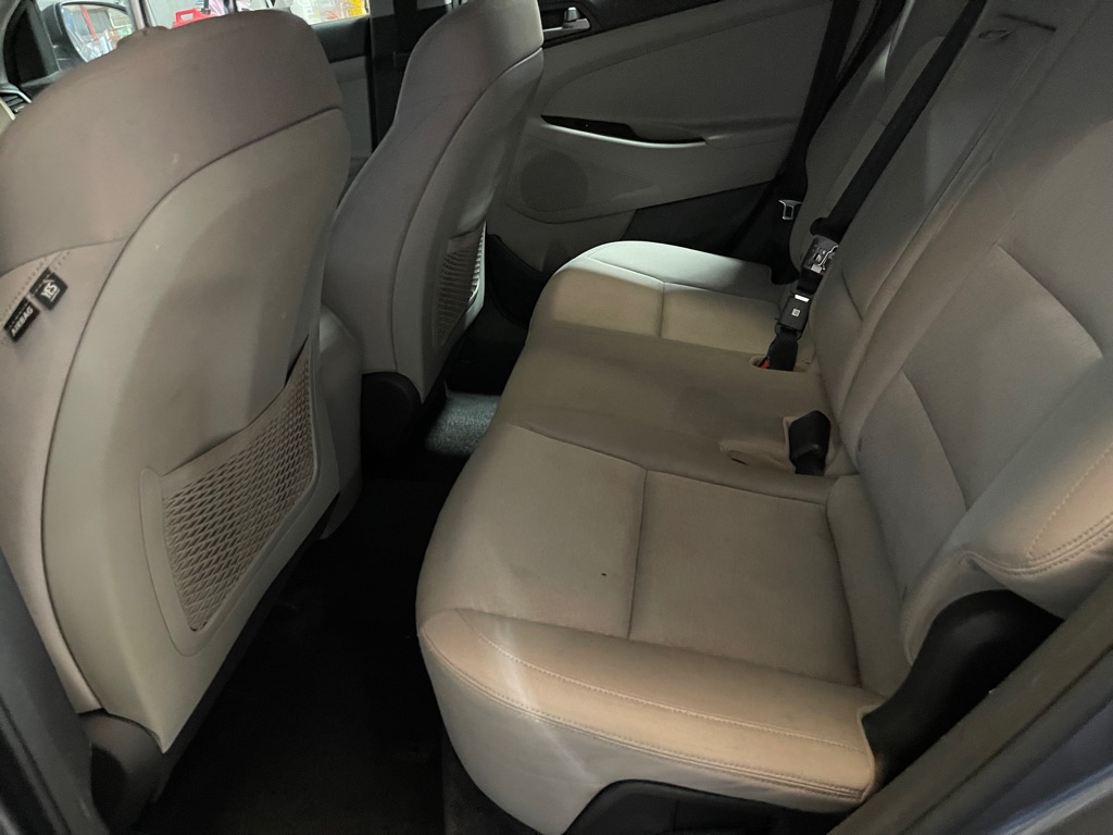 Photo 18 of this HYUNDAI TUCSON