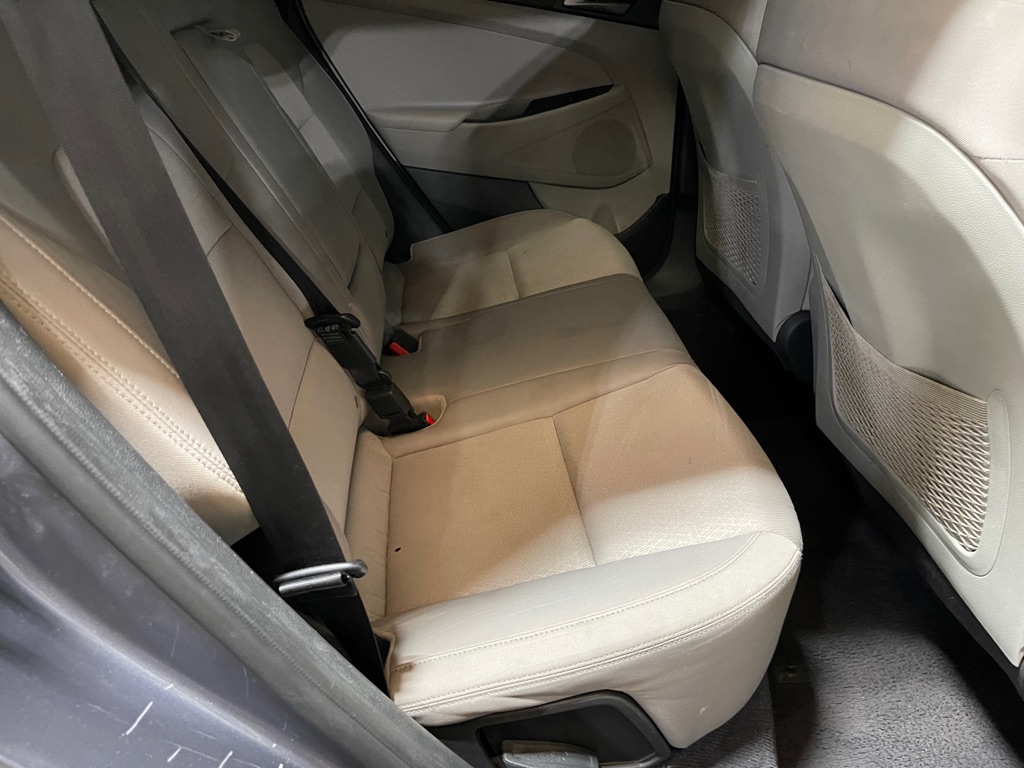 Photo 19 of this HYUNDAI TUCSON