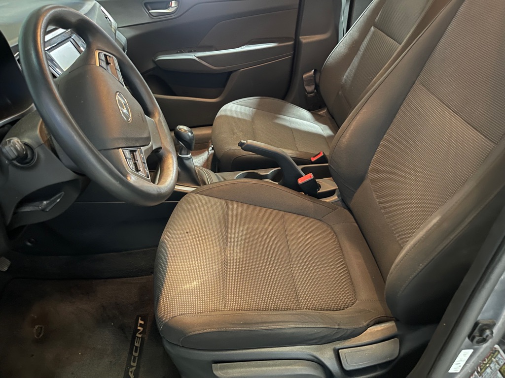 Photo 10 of this HYUNDAI ACCENT