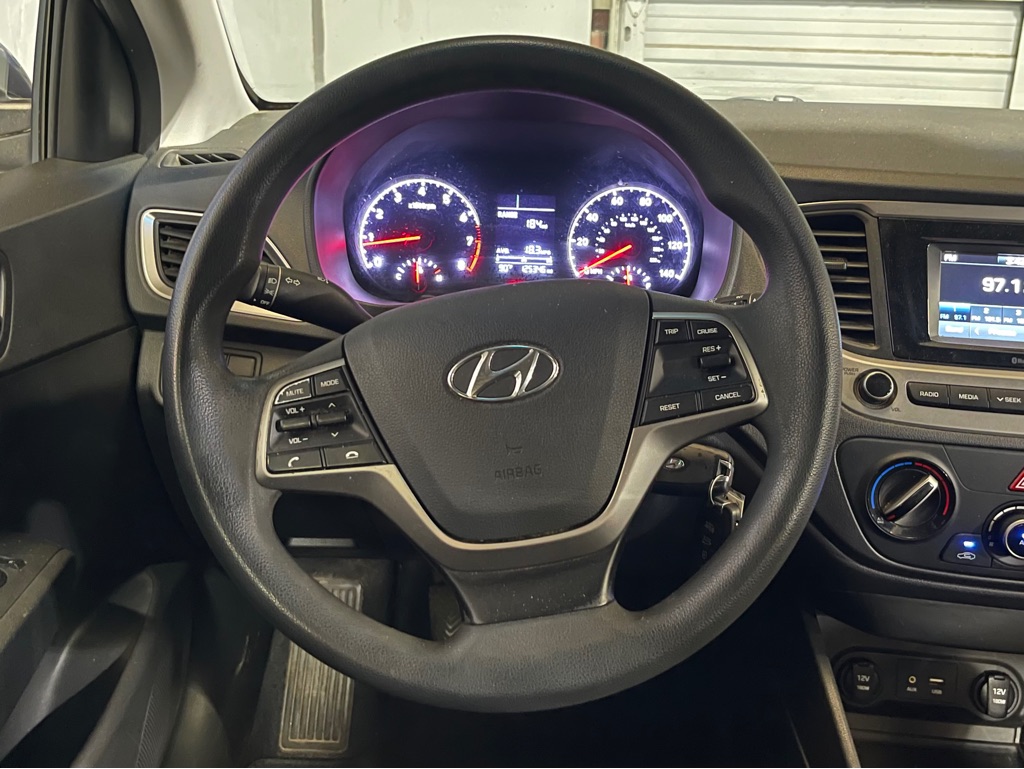 Photo 12 of this HYUNDAI ACCENT