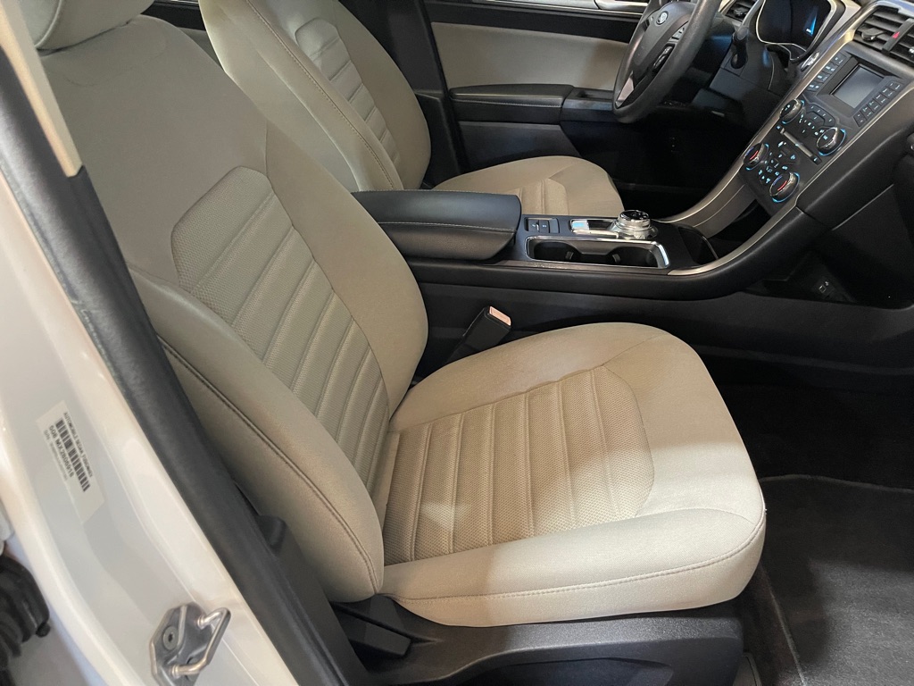 Photo 17 of this FORD FUSION HYBRID