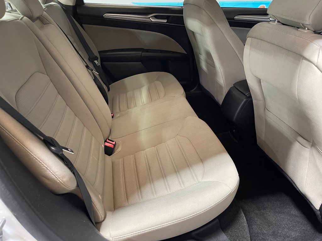 Photo 19 of this FORD FUSION HYBRID