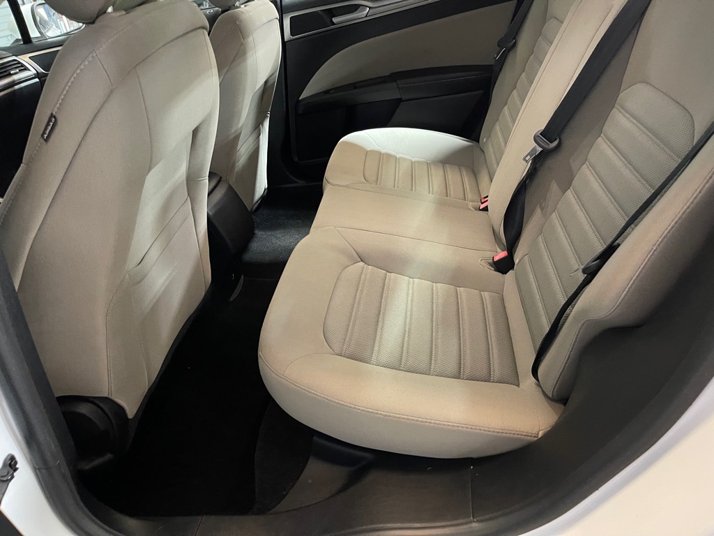 Photo 18 of this FORD FUSION HYBRID