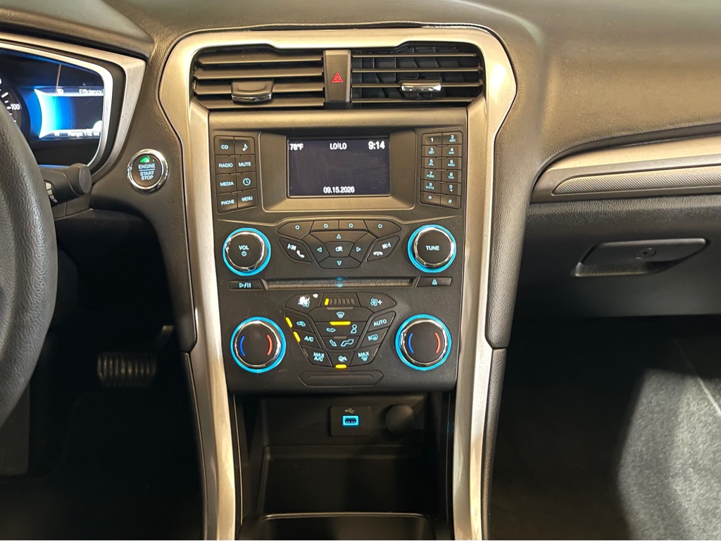 Photo 13 of this FORD FUSION HYBRID