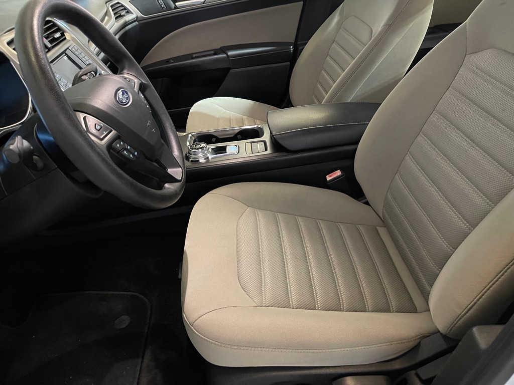 Photo 10 of this FORD FUSION HYBRID