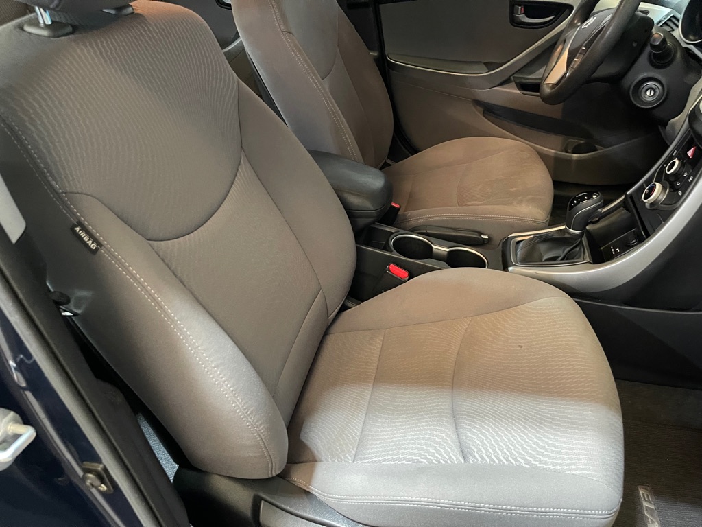 Photo 17 of this HYUNDAI ELANTRA