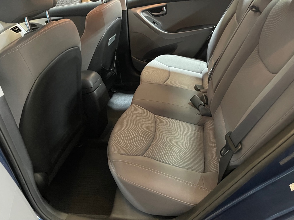 Photo 18 of this HYUNDAI ELANTRA