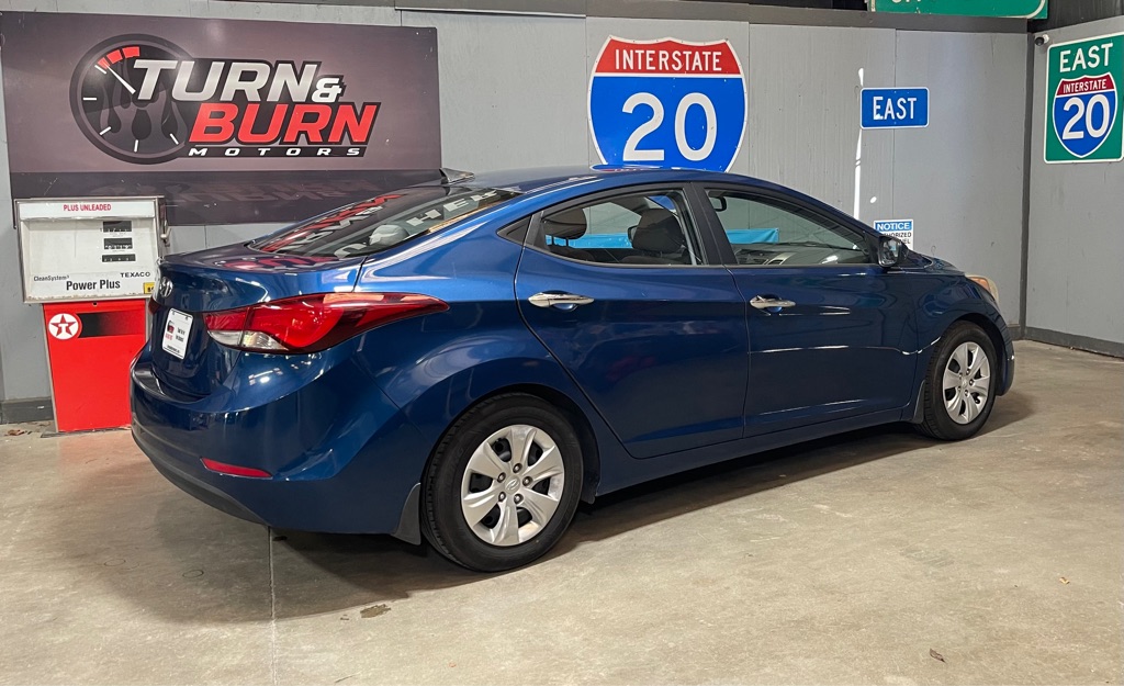 Photo 5 of this HYUNDAI ELANTRA