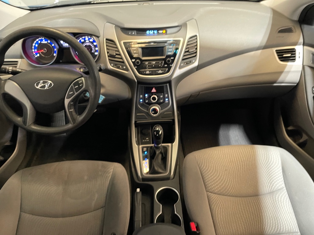 Photo 15 of this HYUNDAI ELANTRA