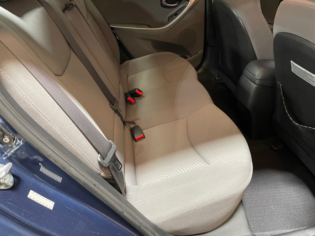 Photo 19 of this HYUNDAI ELANTRA