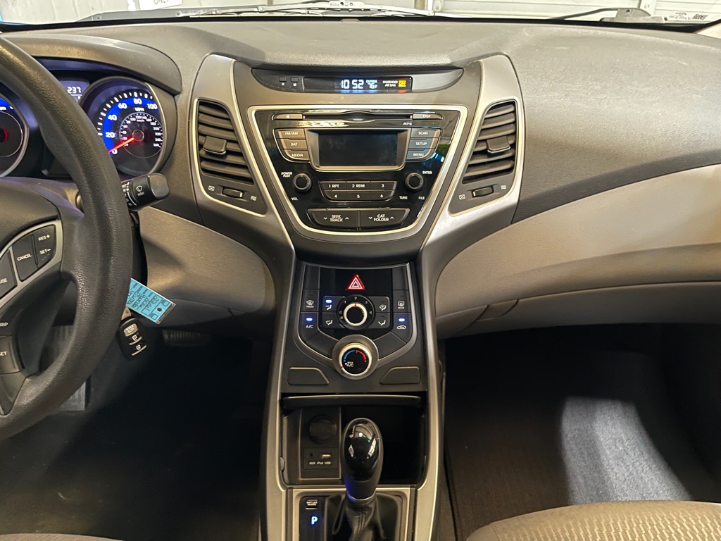 Photo 13 of this HYUNDAI ELANTRA