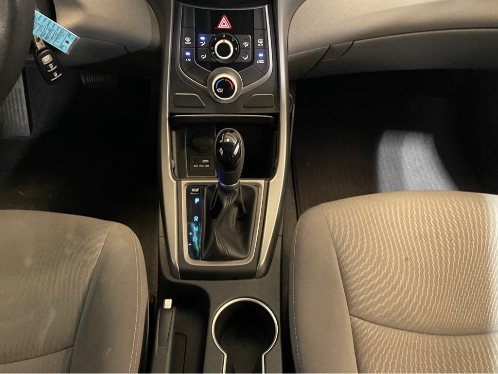 Photo 14 of this HYUNDAI ELANTRA