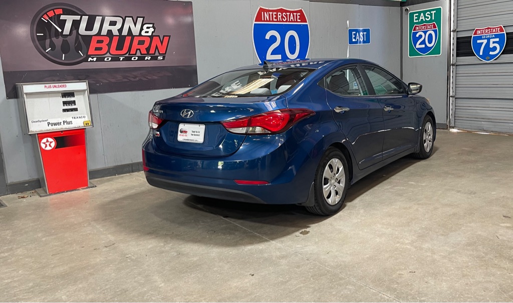 Photo 4 of this HYUNDAI ELANTRA