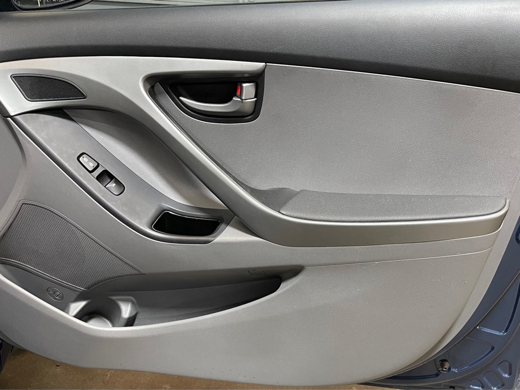 Photo 16 of this HYUNDAI ELANTRA