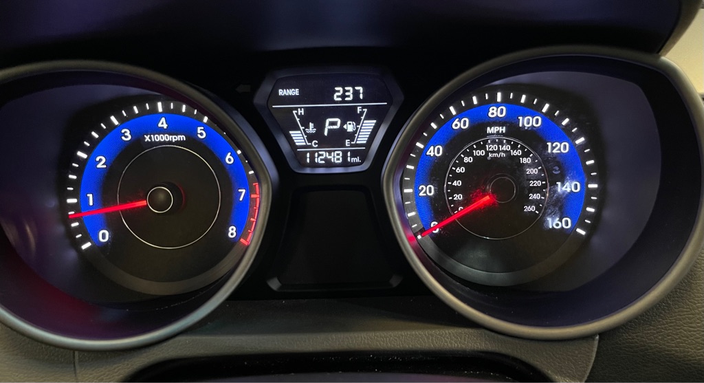 Photo 11 of this HYUNDAI ELANTRA