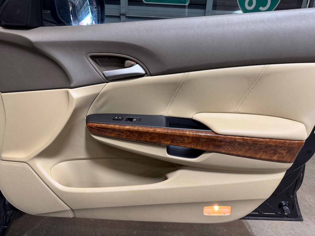 Photo 17 of this HONDA ACCORD