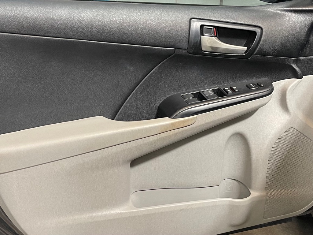Photo 9 of this TOYOTA CAMRY
