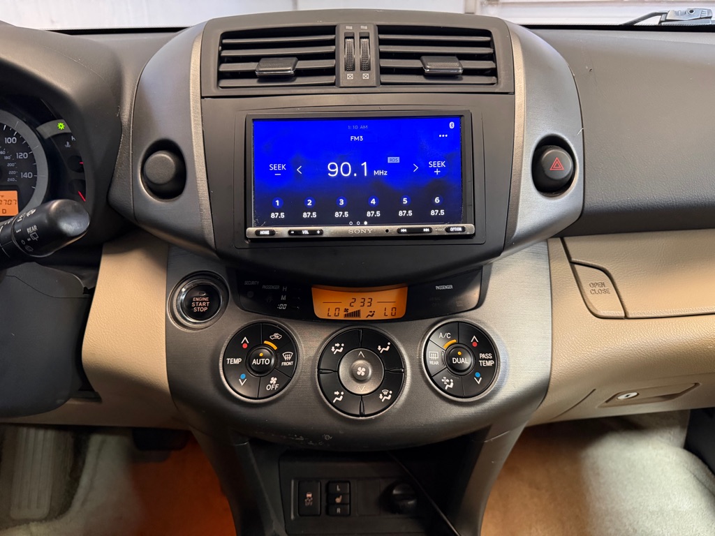 Photo 13 of this TOYOTA RAV4